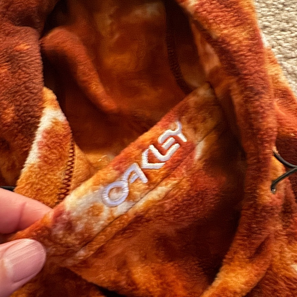 NWT Oakley Balaclava Color-Oxidation Print Red -unisex - Picture 3 of 6